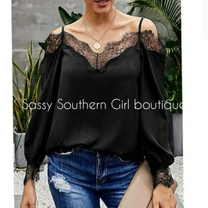 🆕⭐ Black cold shoulder lace top